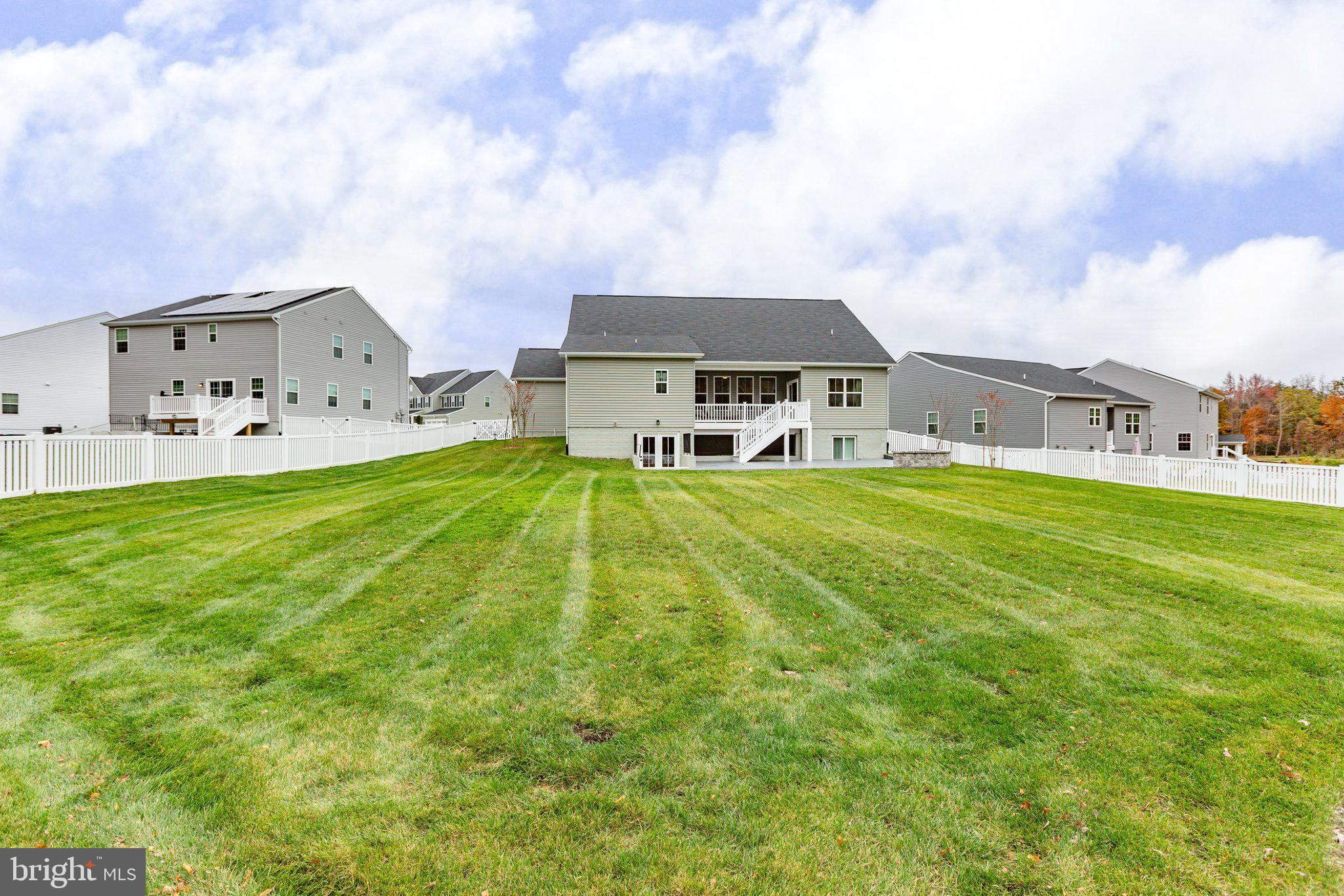 5008 Birch Leaf Cir