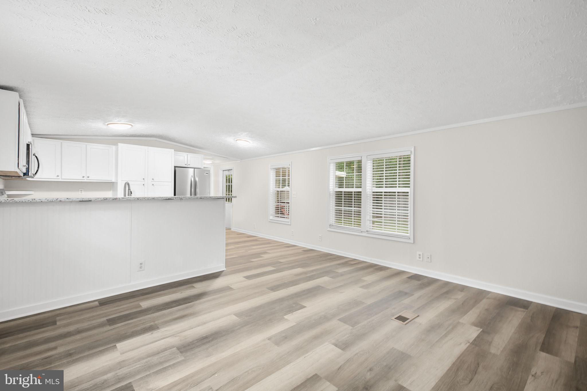 11407 RAILROAD LANE