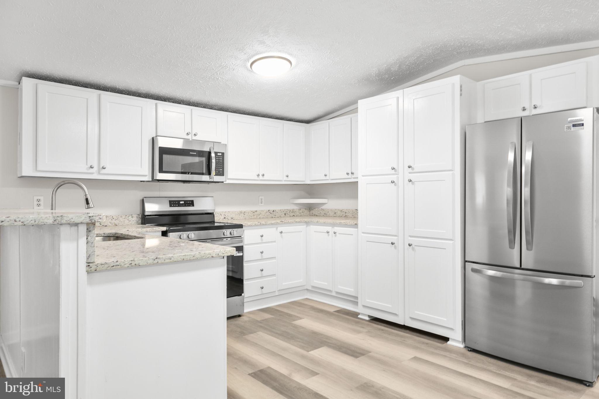 11407 RAILROAD LANE