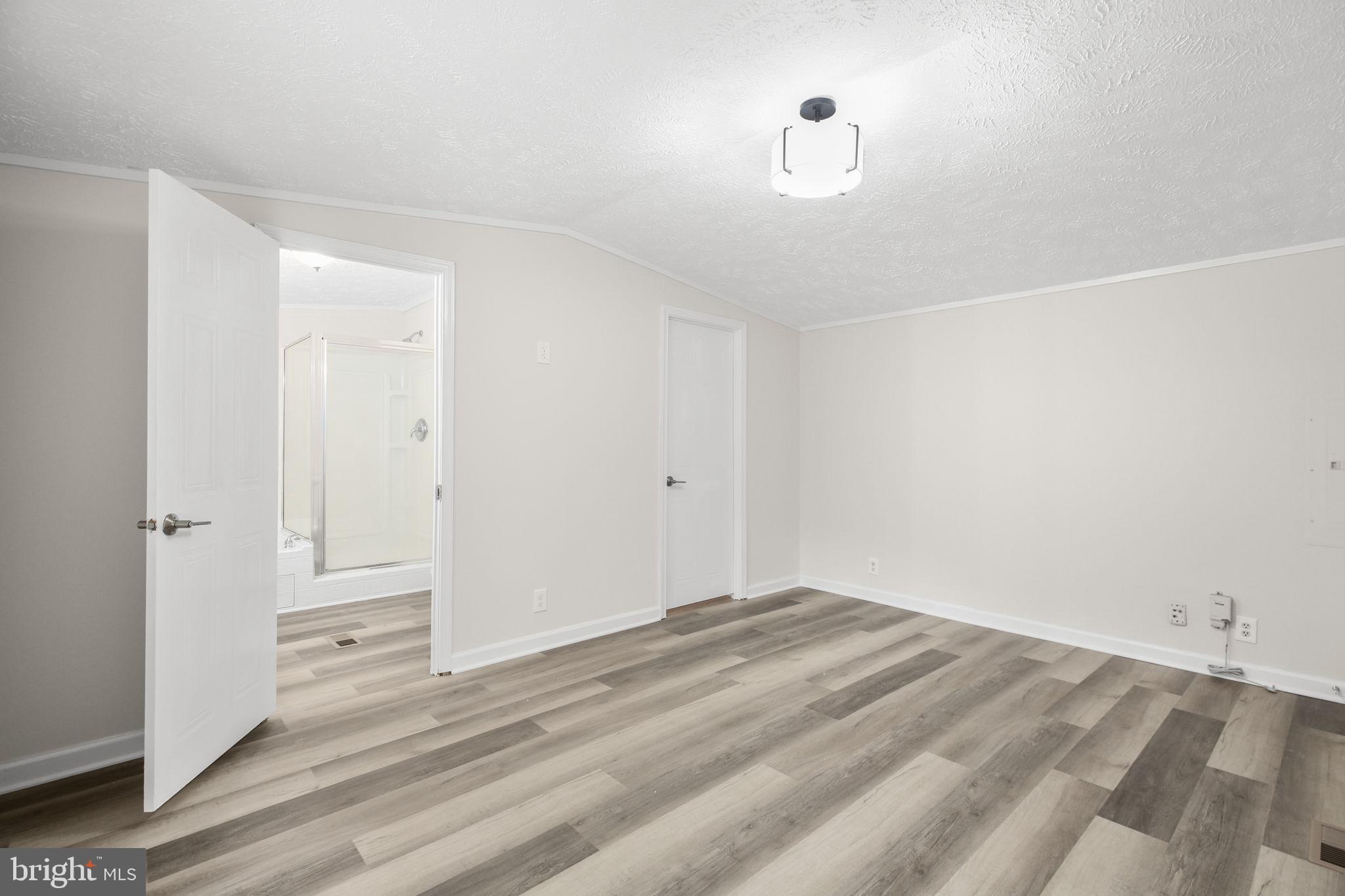 11407 RAILROAD LANE