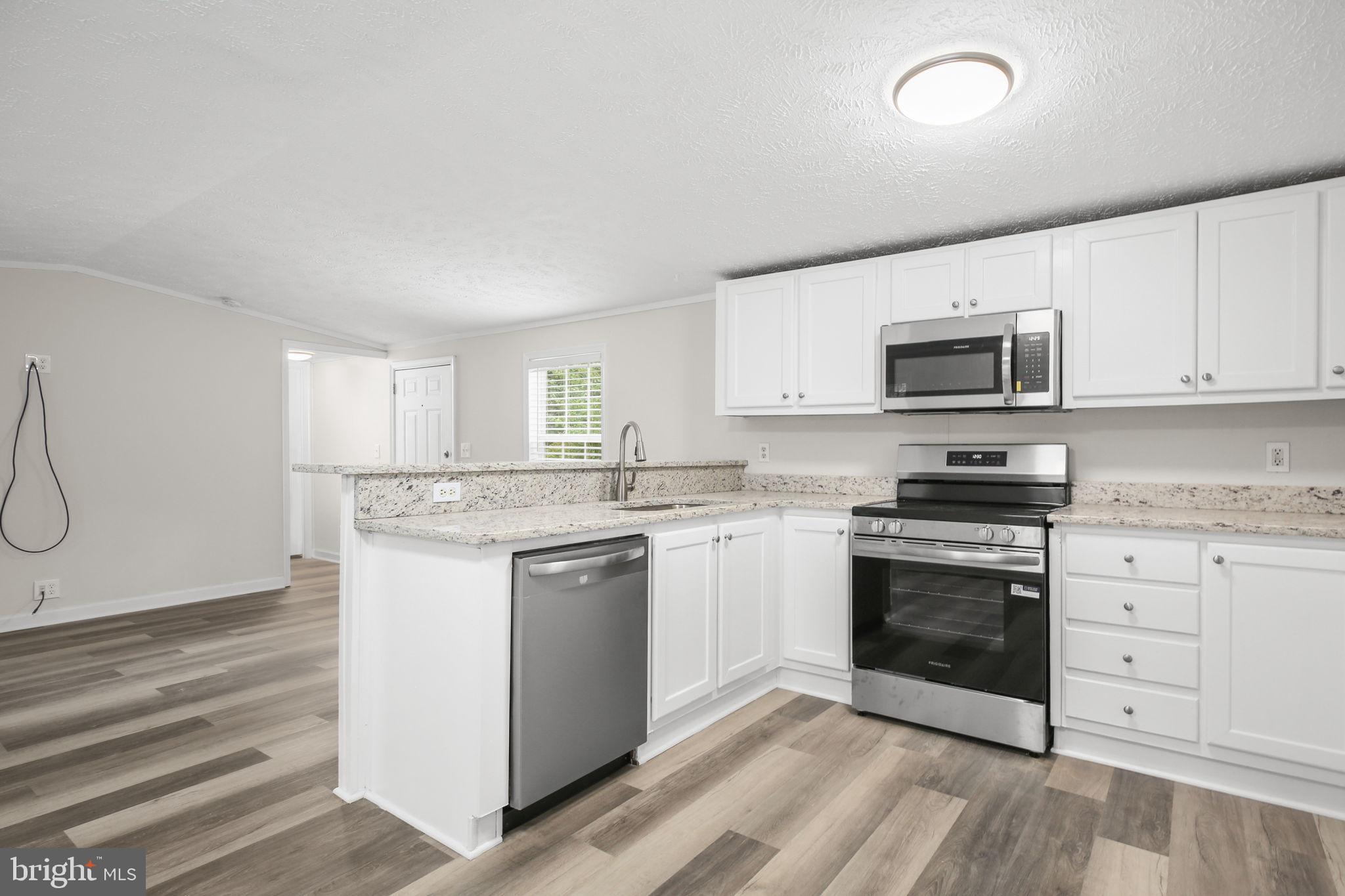 11407 RAILROAD LANE