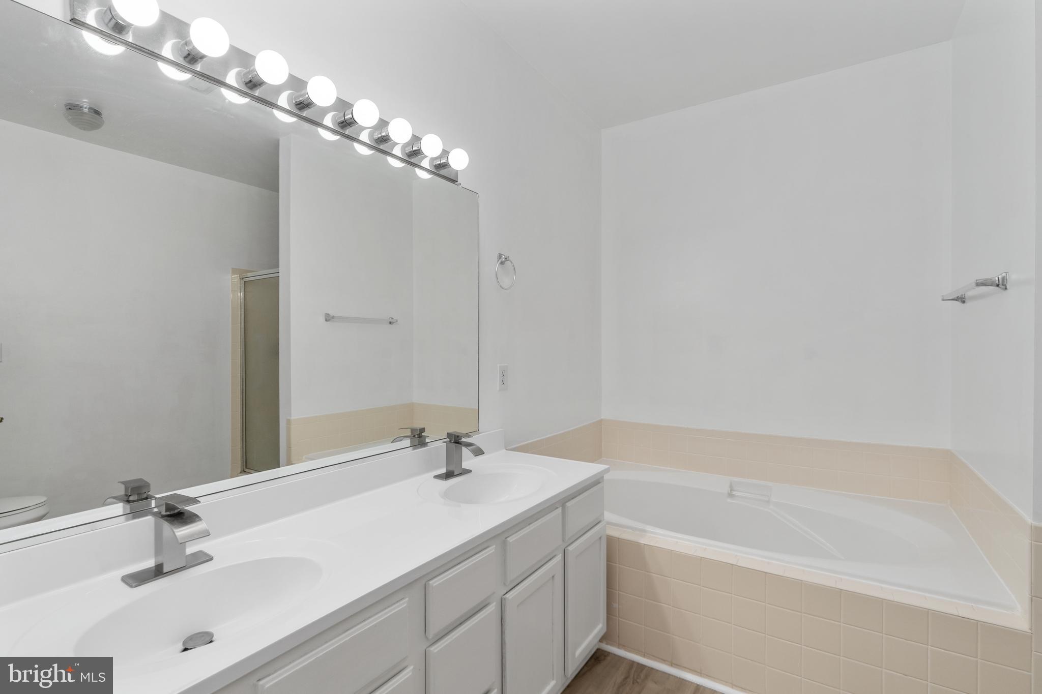 11211 SILVERSMITH LANE