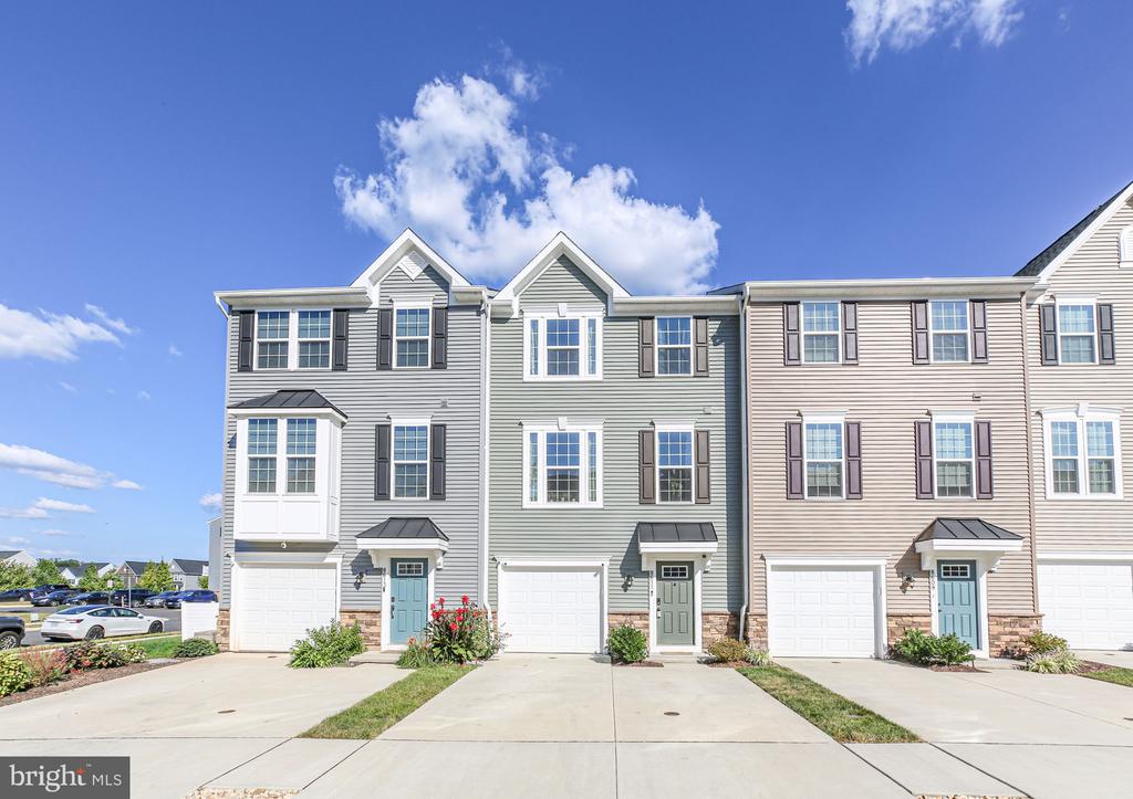 8611 UPTON LANE