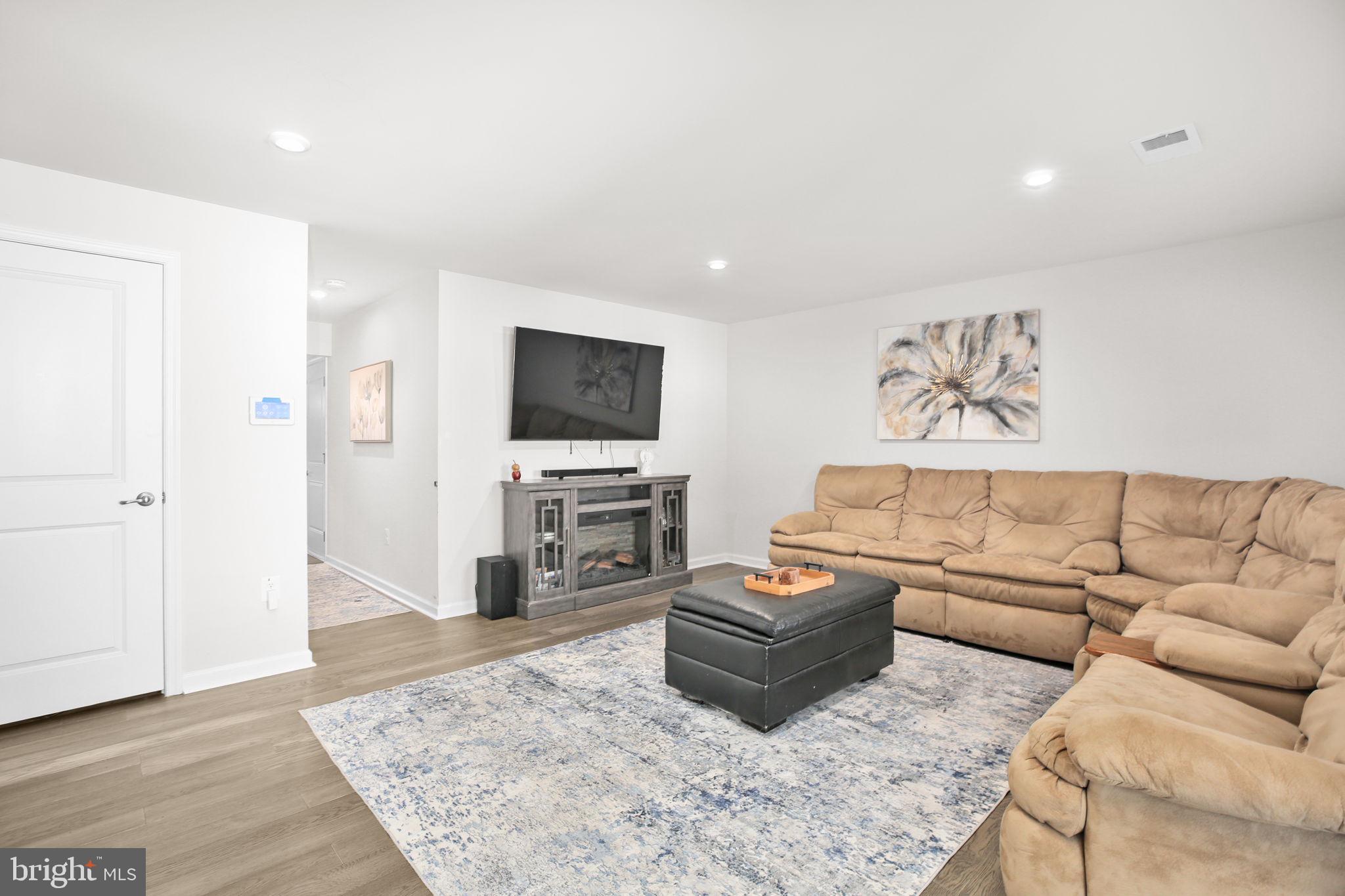 8611 UPTON LANE