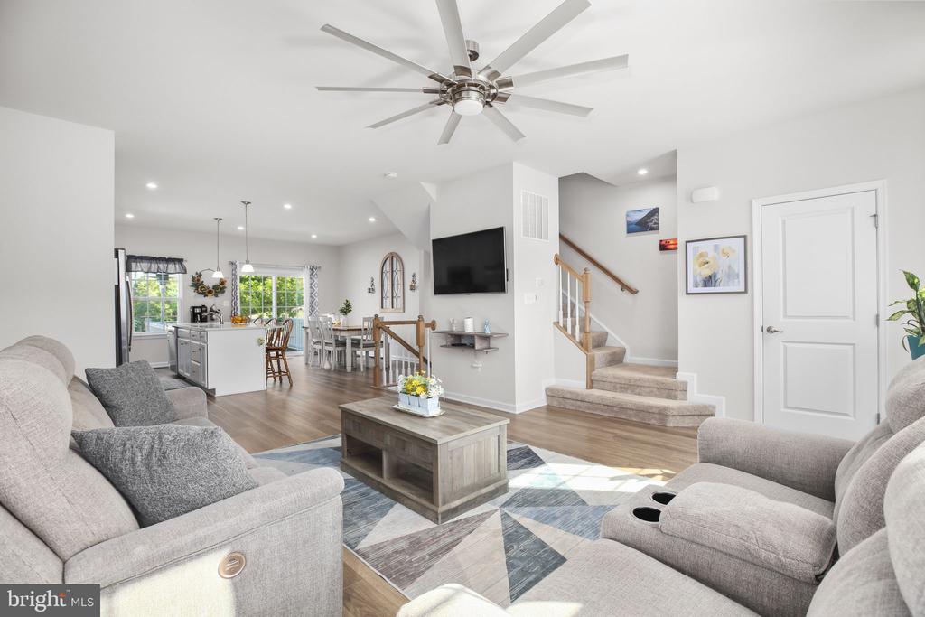 8611 UPTON LANE