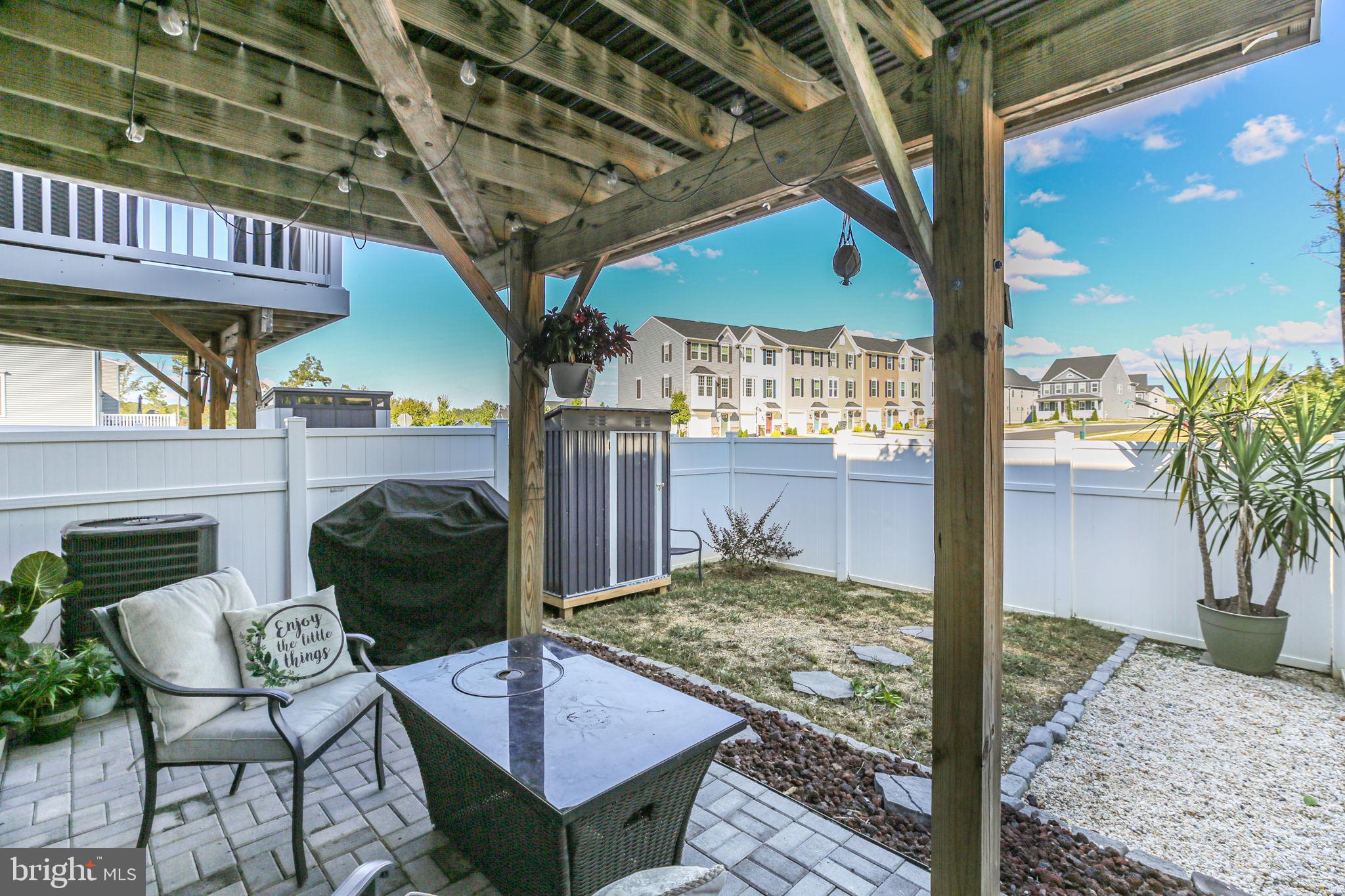 8611 UPTON LANE