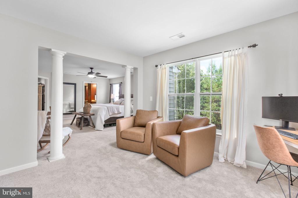 9402 LAUREL OAK DRIVE