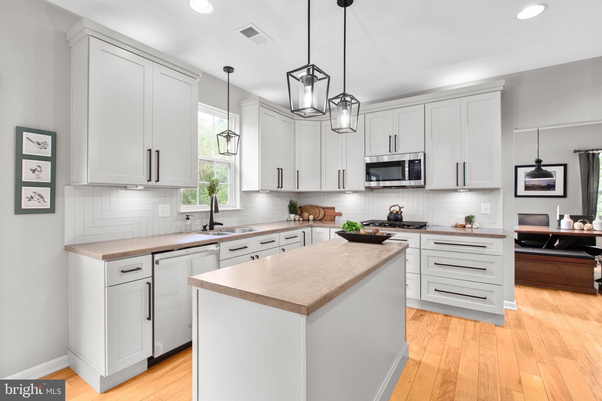 9402 LAUREL OAK DRIVE