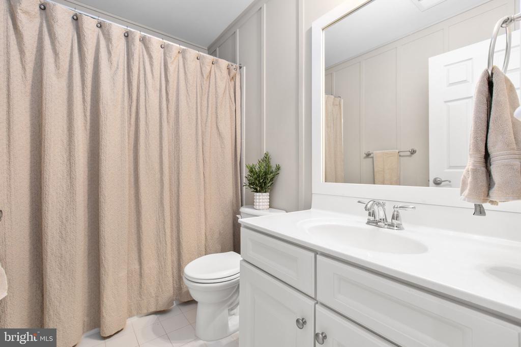9402 LAUREL OAK DRIVE