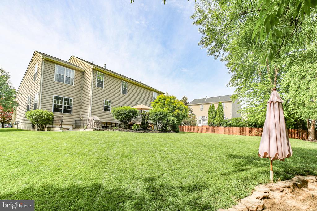 9402 LAUREL OAK DRIVE