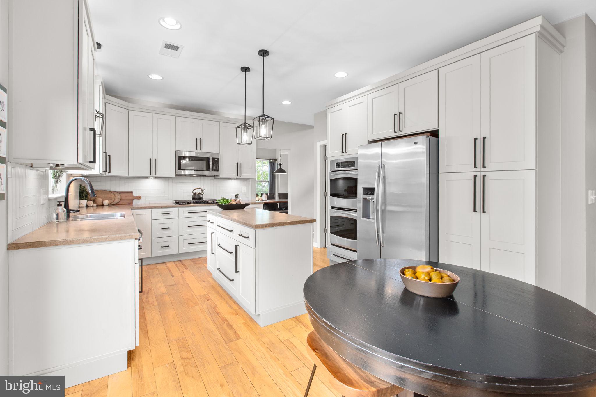 9402 LAUREL OAK DRIVE