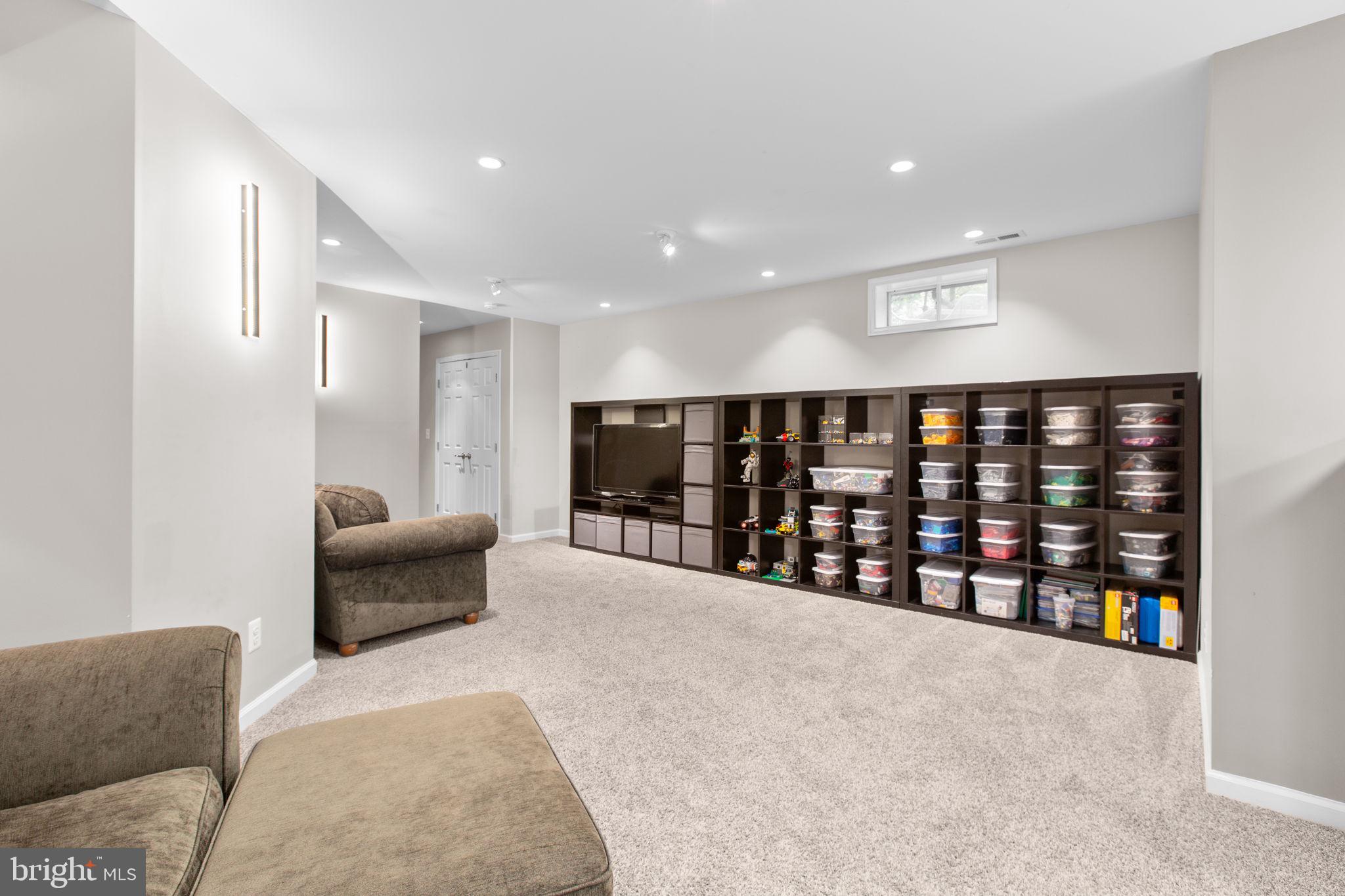 9402 LAUREL OAK DRIVE