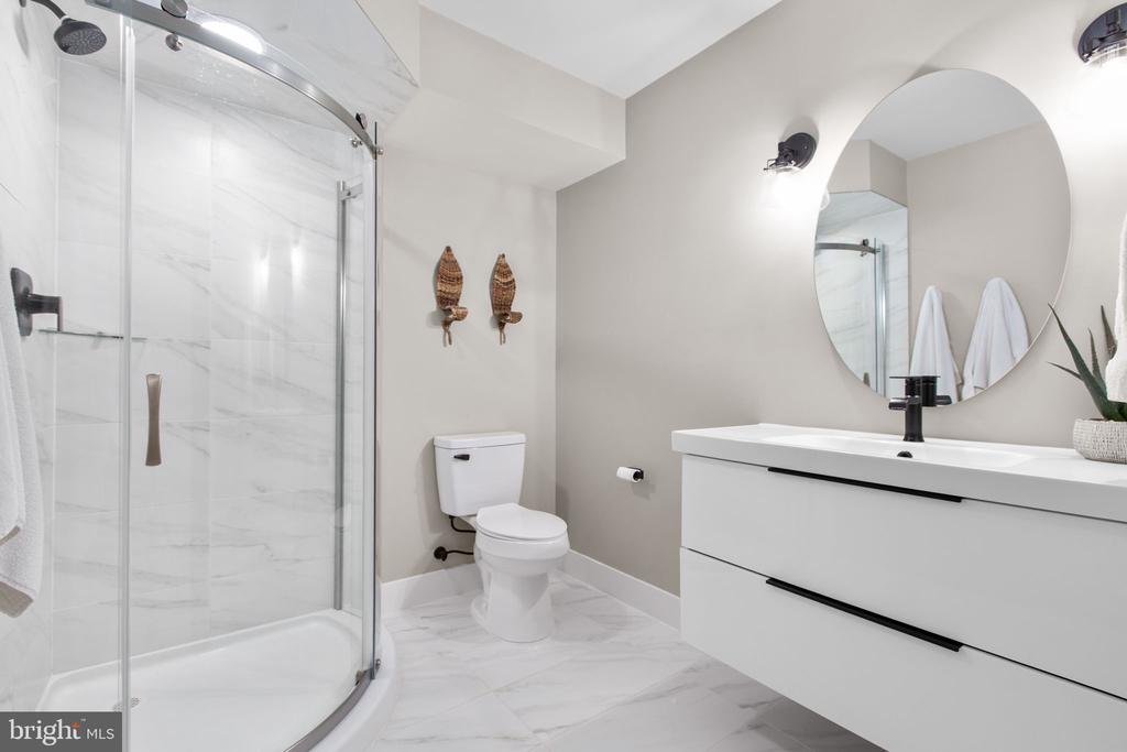 9402 LAUREL OAK DRIVE