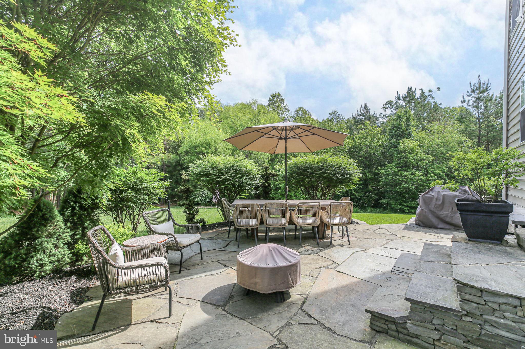 9402 LAUREL OAK DRIVE