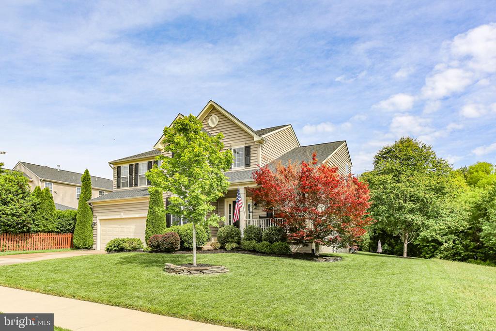 9402 LAUREL OAK DRIVE