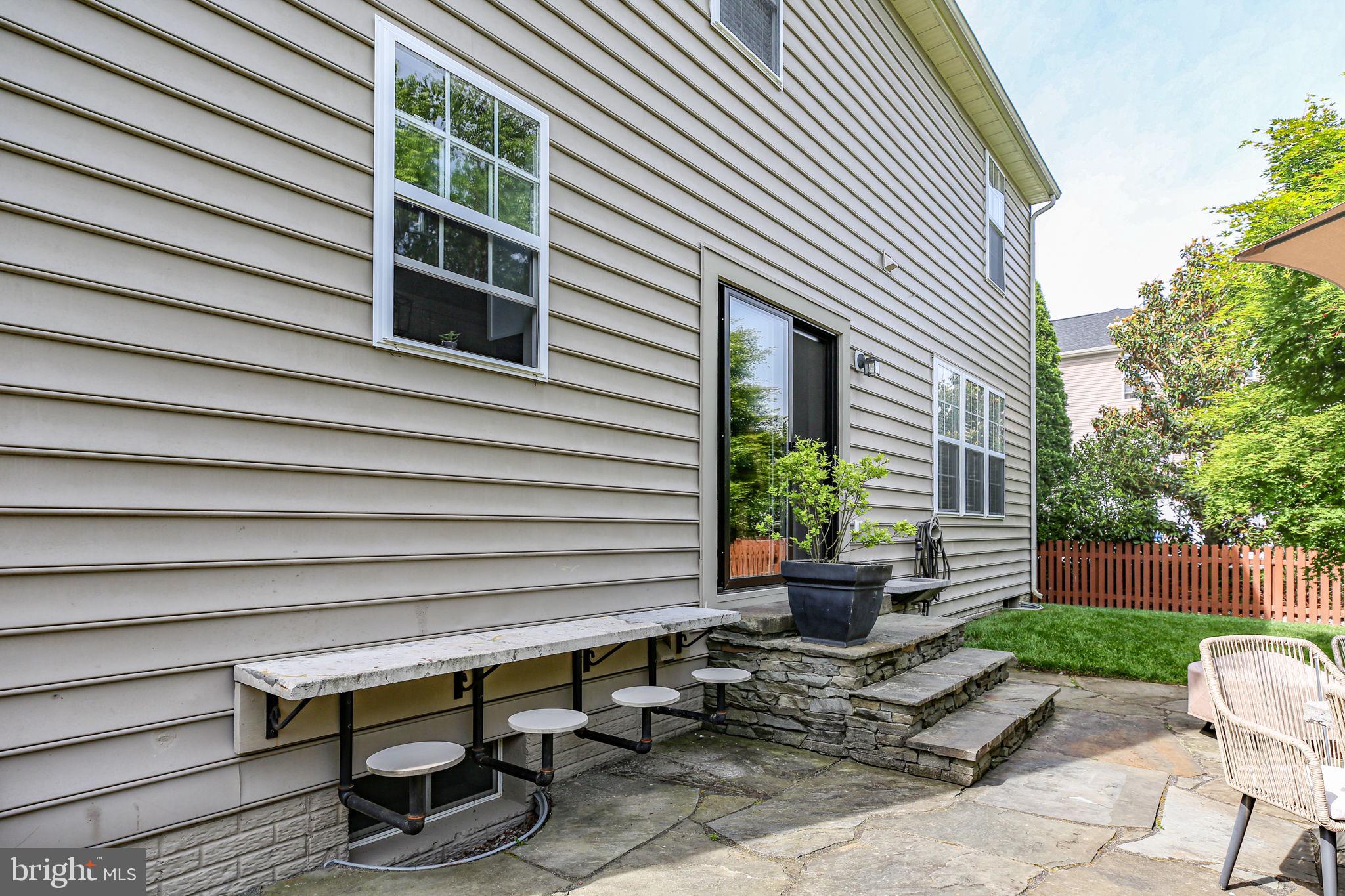 9402 LAUREL OAK DRIVE