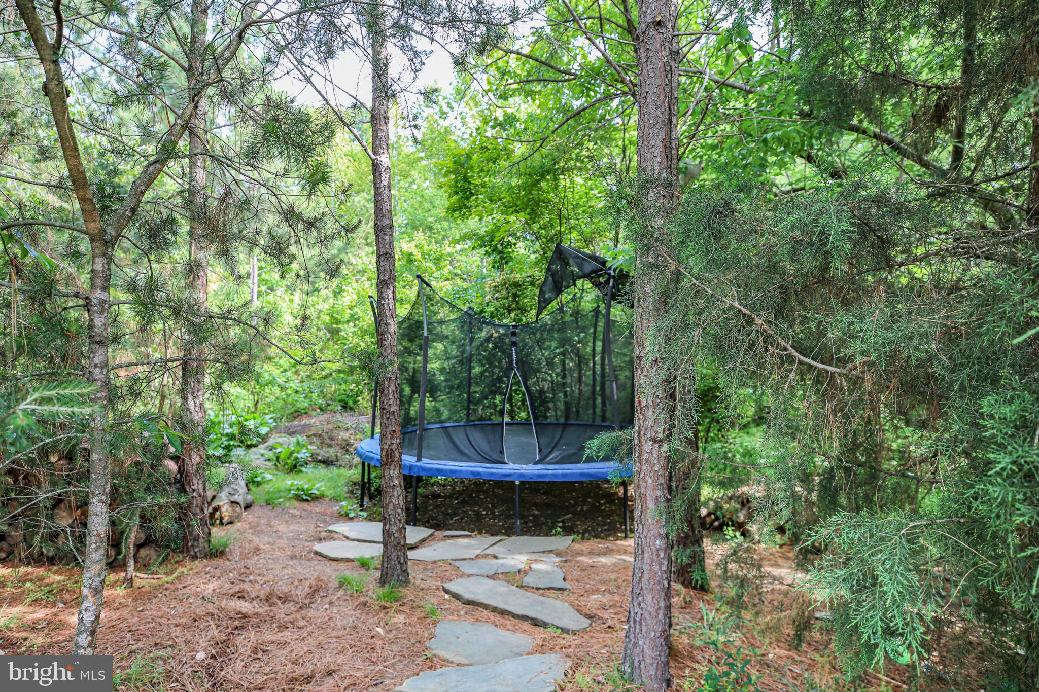 9402 LAUREL OAK DRIVE