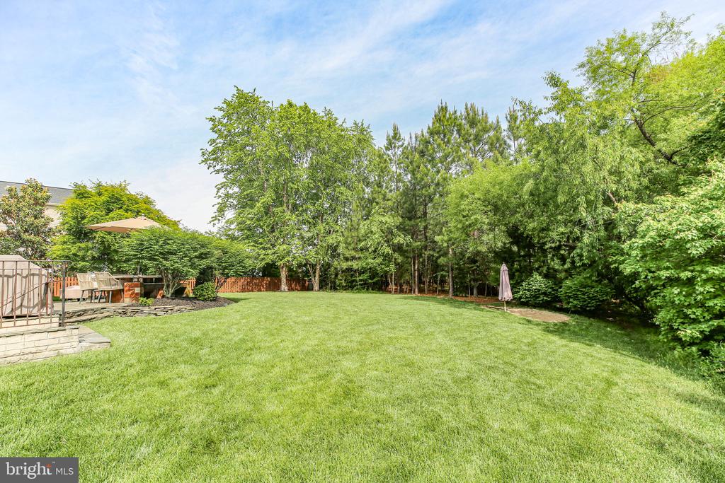 9402 LAUREL OAK DRIVE