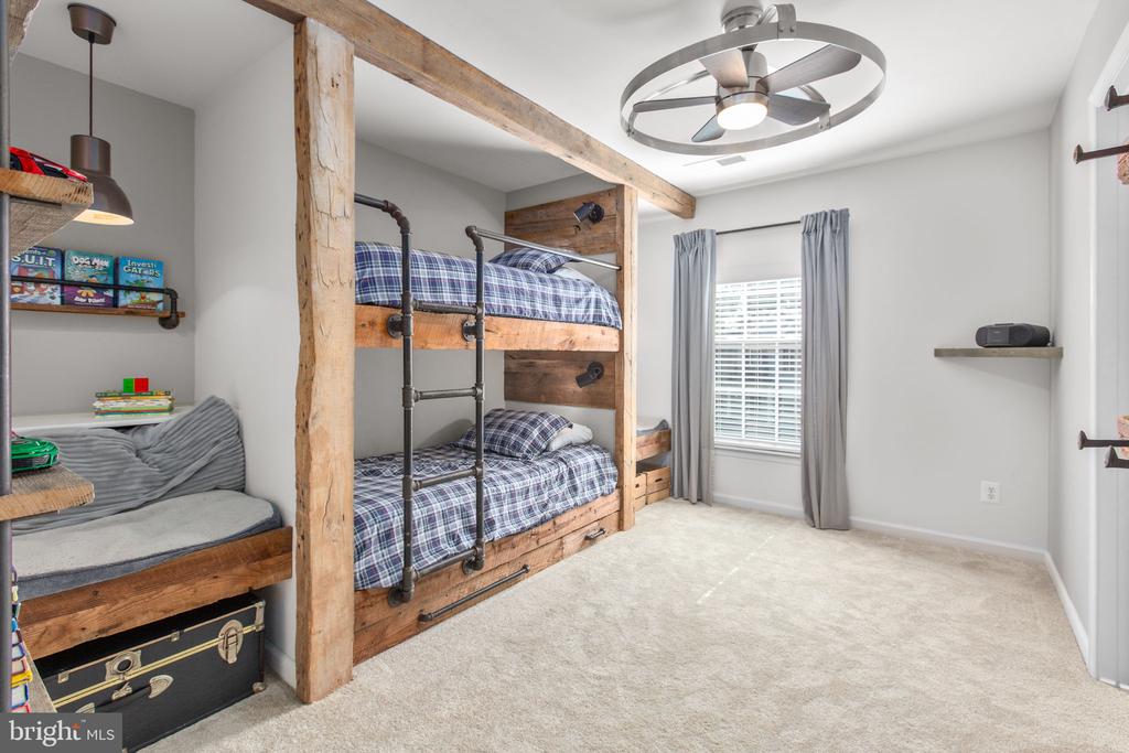 9402 LAUREL OAK DRIVE