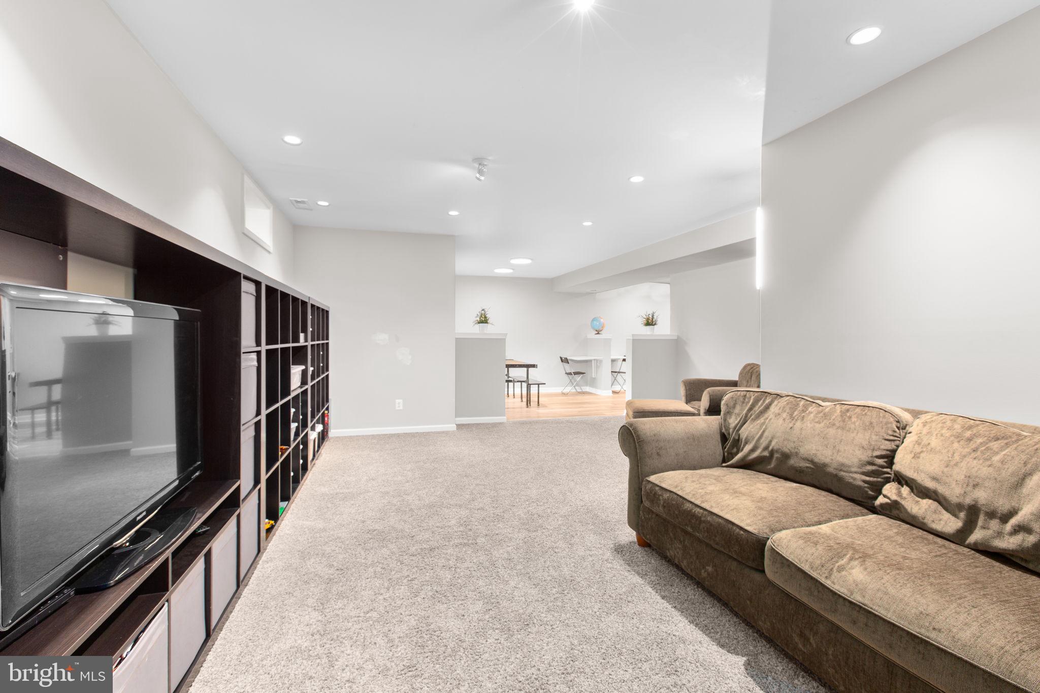 9402 LAUREL OAK DRIVE