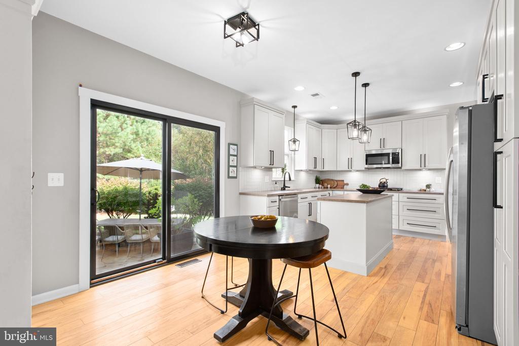 9402 LAUREL OAK DRIVE
