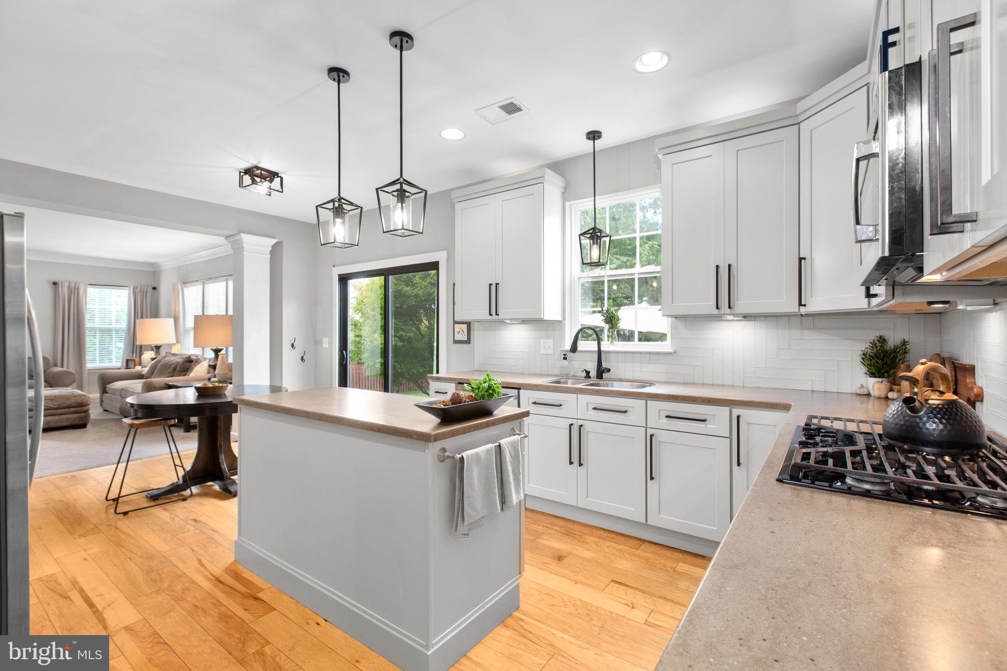 9402 LAUREL OAK DRIVE