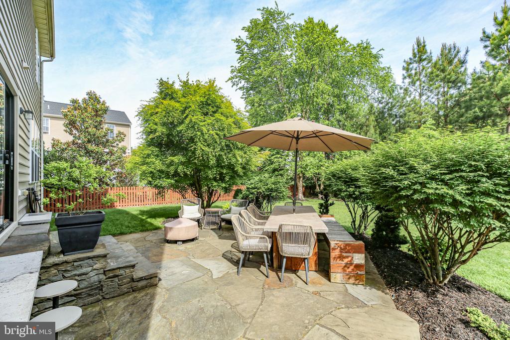 9402 LAUREL OAK DRIVE