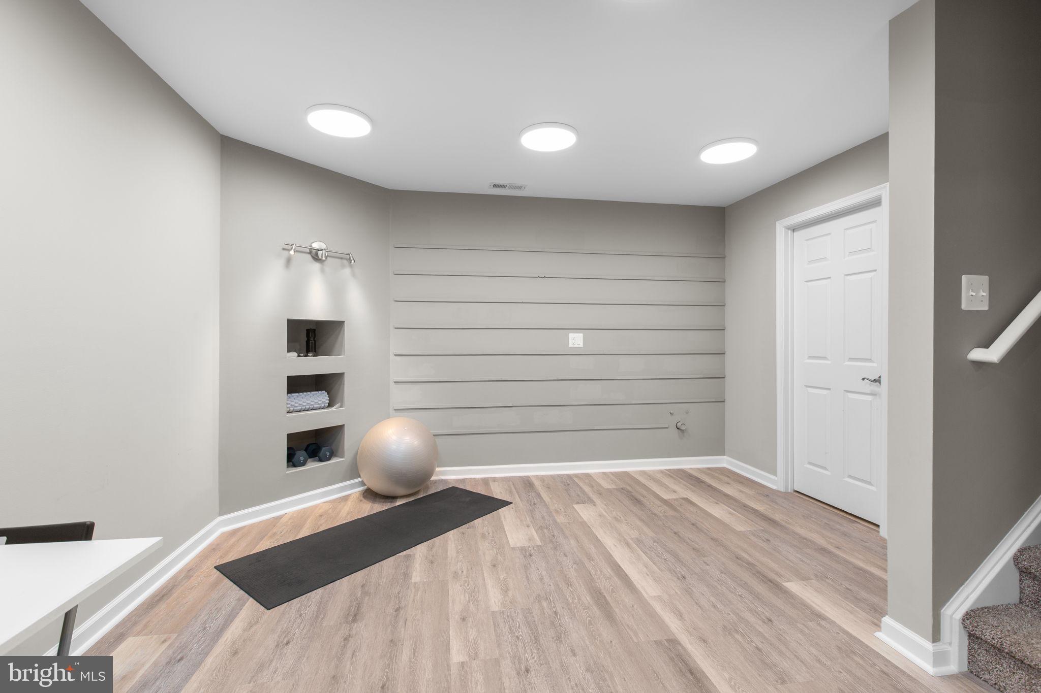 9402 LAUREL OAK DRIVE