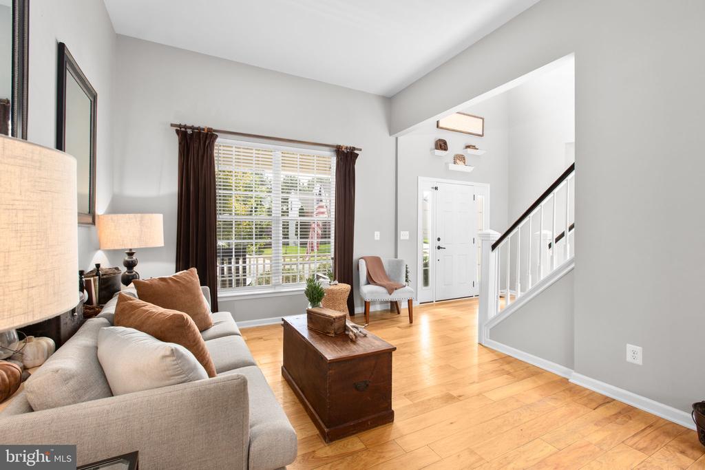 9402 LAUREL OAK DRIVE
