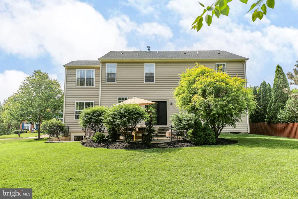 9402 LAUREL OAK DRIVE