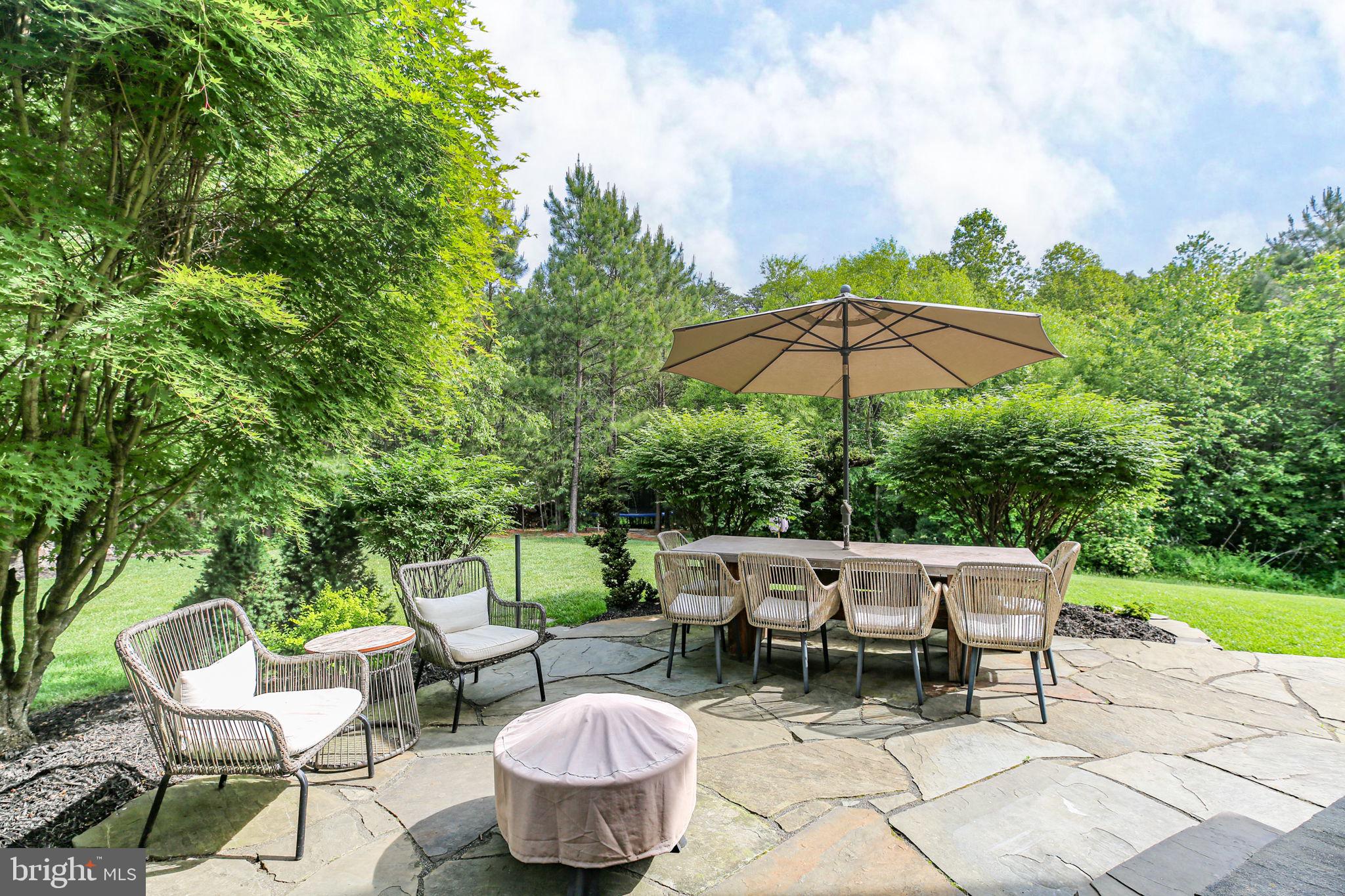 9402 LAUREL OAK DRIVE