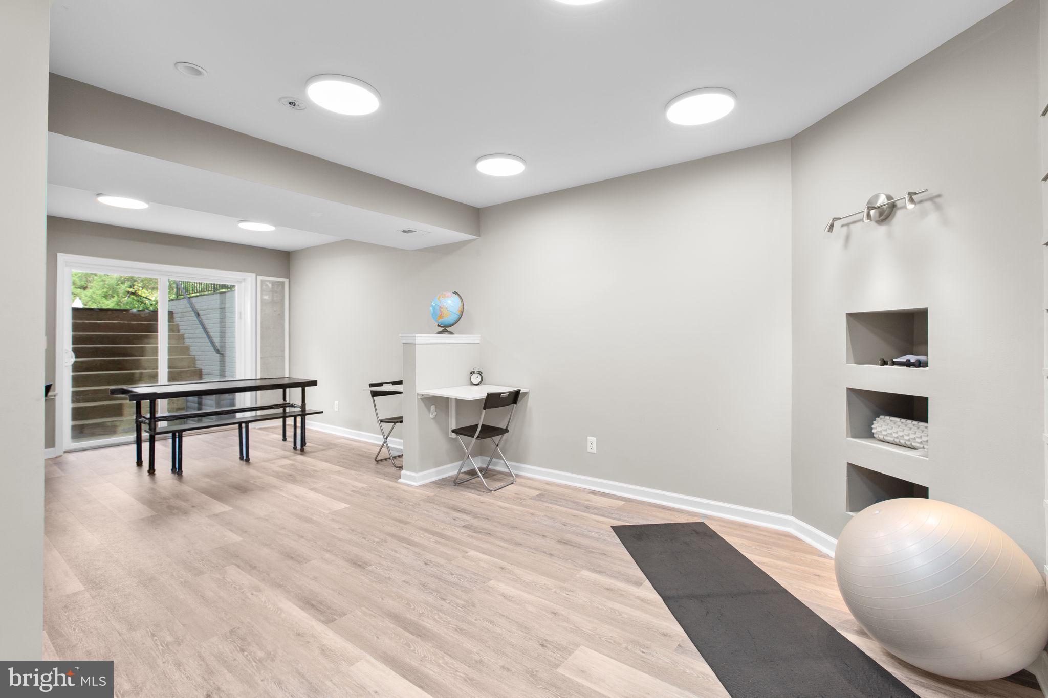 9402 LAUREL OAK DRIVE