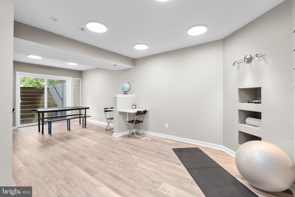 9402 LAUREL OAK DRIVE