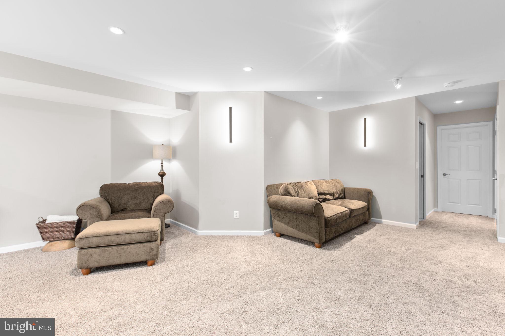 9402 LAUREL OAK DRIVE