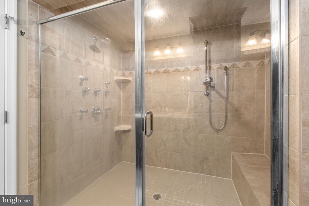 9402 LAUREL OAK DRIVE
