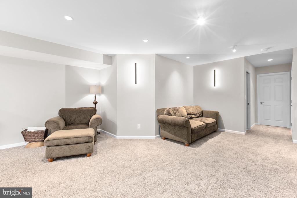 9402 LAUREL OAK DRIVE