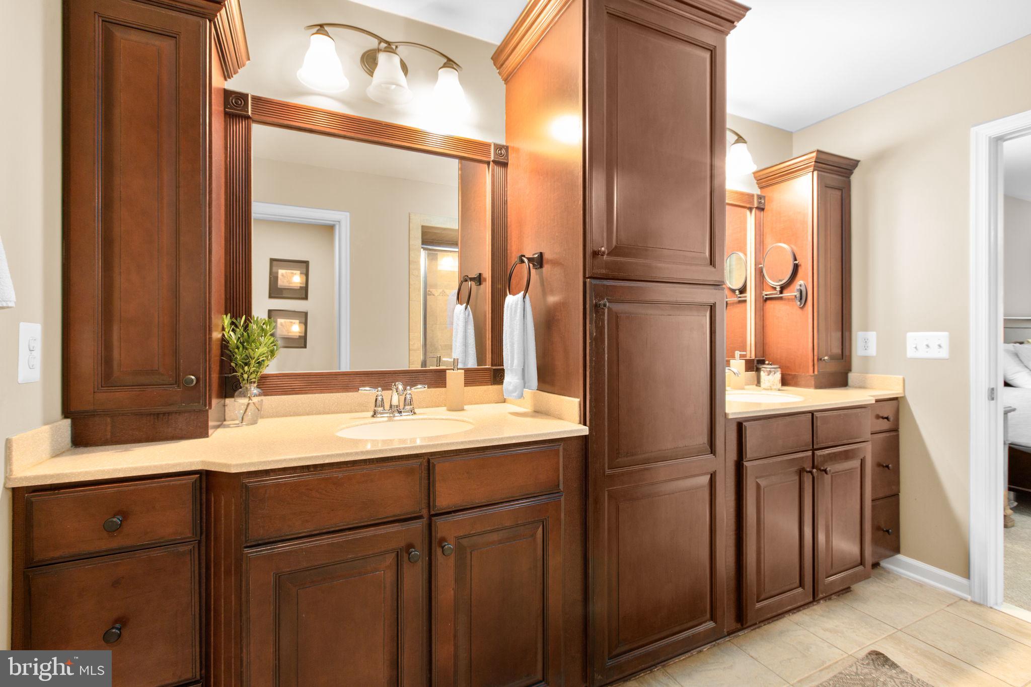 9402 LAUREL OAK DRIVE