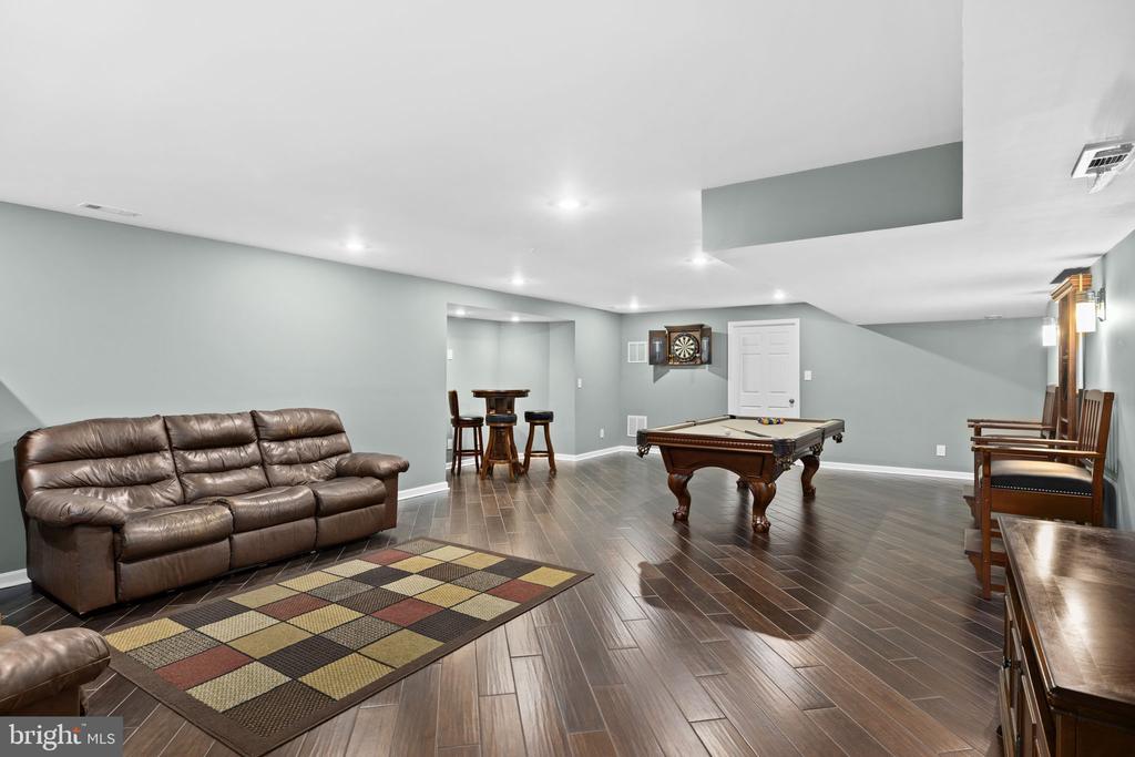 10704 WHISPERING WAY