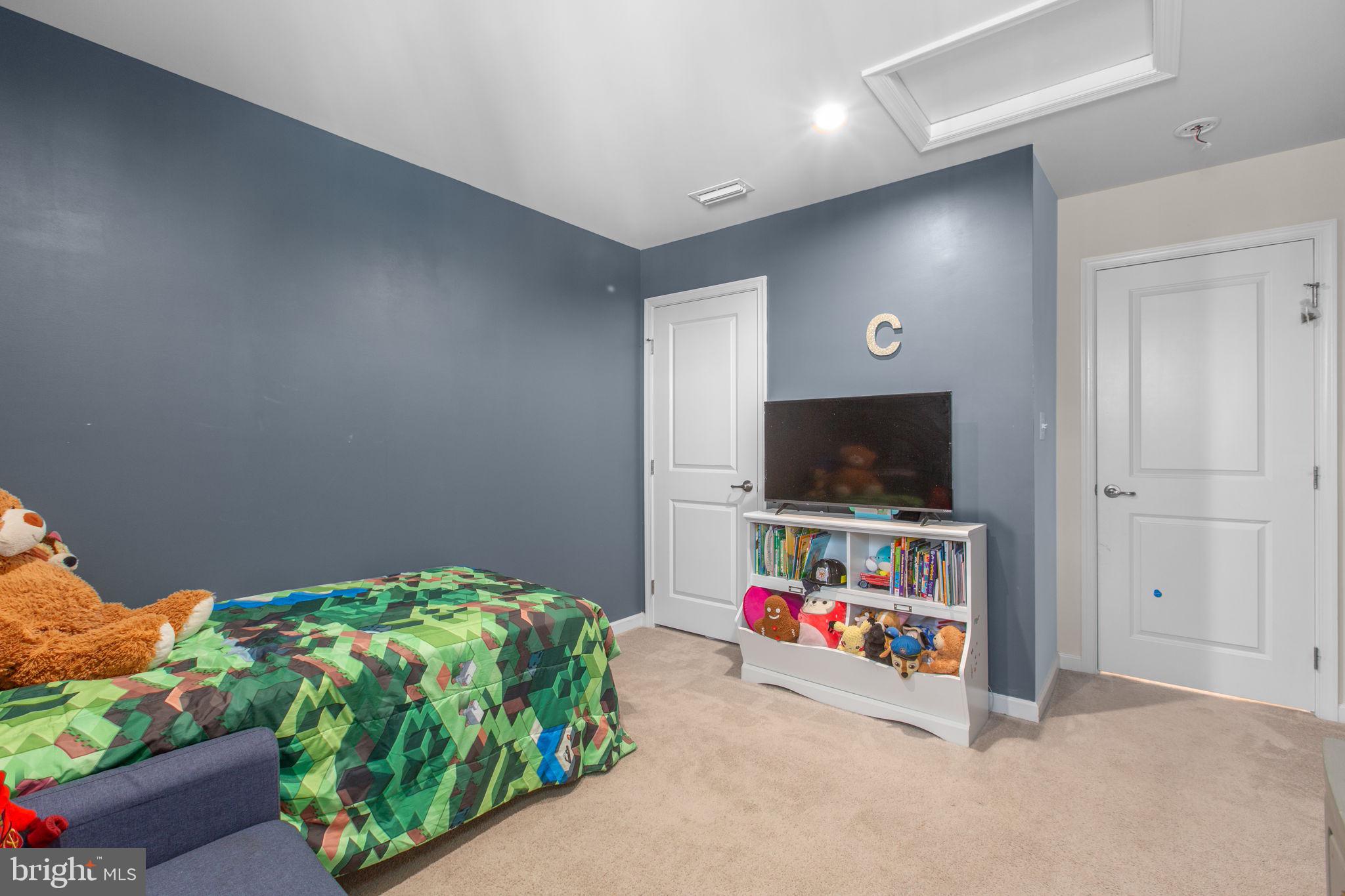 9405 WINTERCHASE COURT