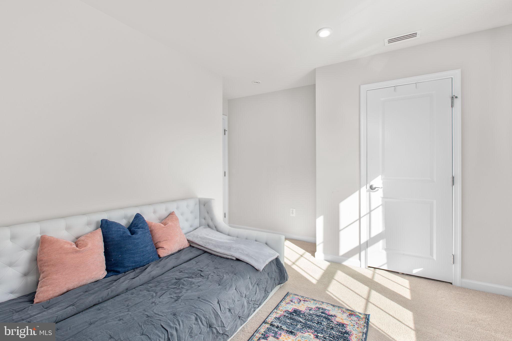 9405 WINTERCHASE COURT