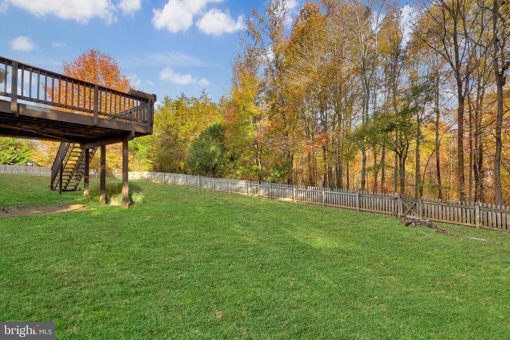 6803 ROBNEL COURT