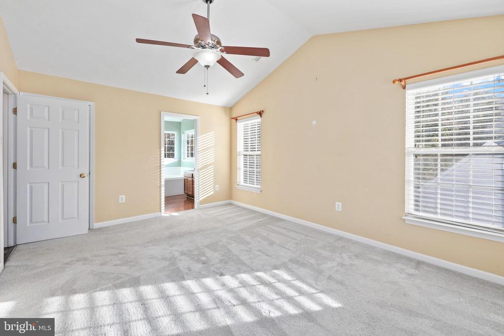 6803 ROBNEL COURT