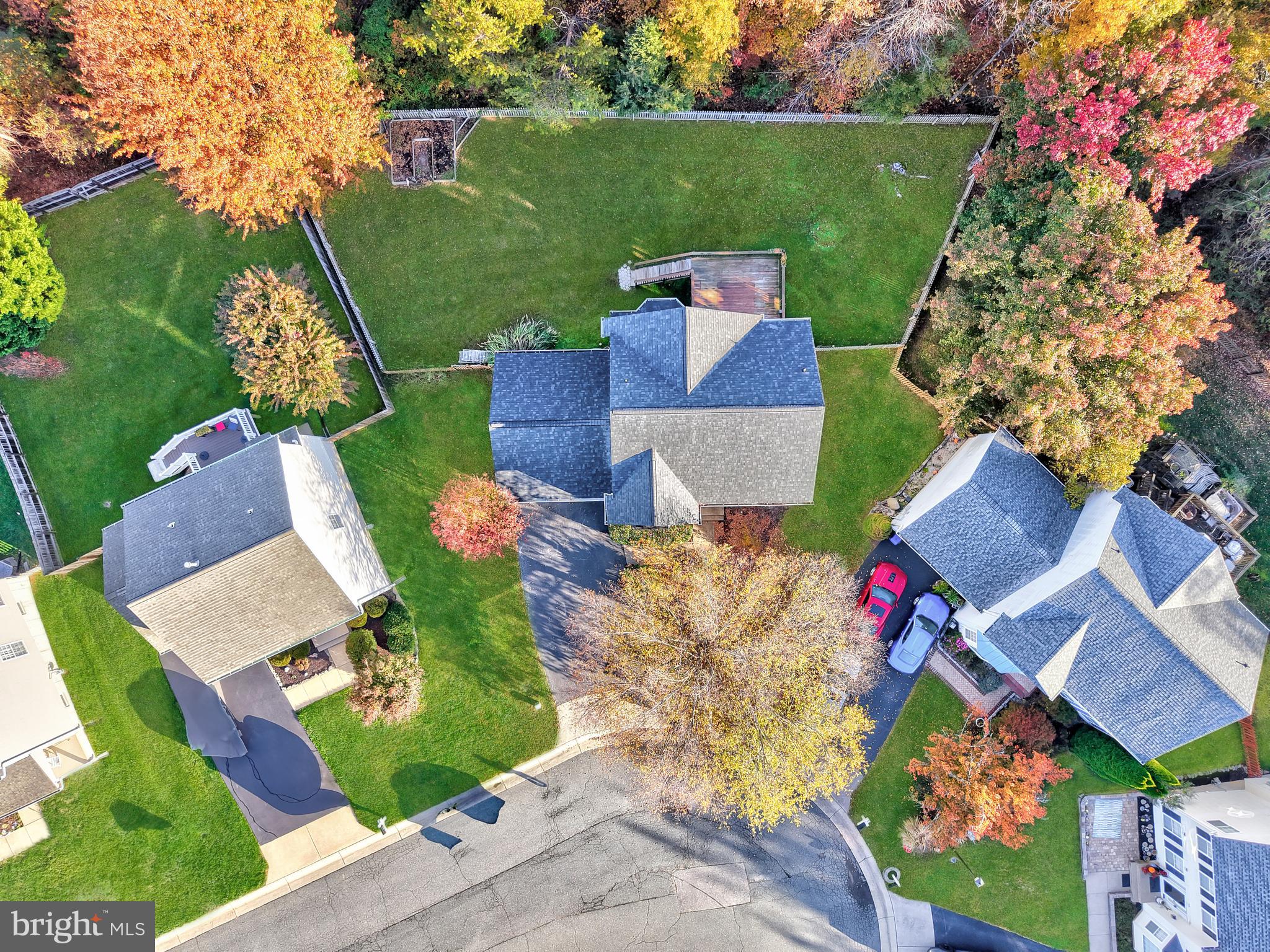6803 ROBNEL COURT