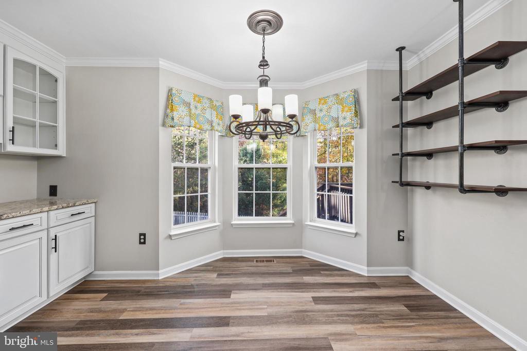 6803 ROBNEL COURT