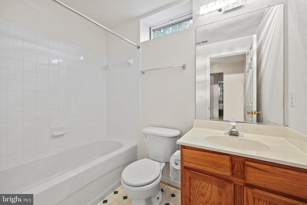 6803 ROBNEL COURT