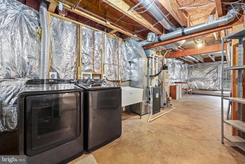 6803 ROBNEL COURT