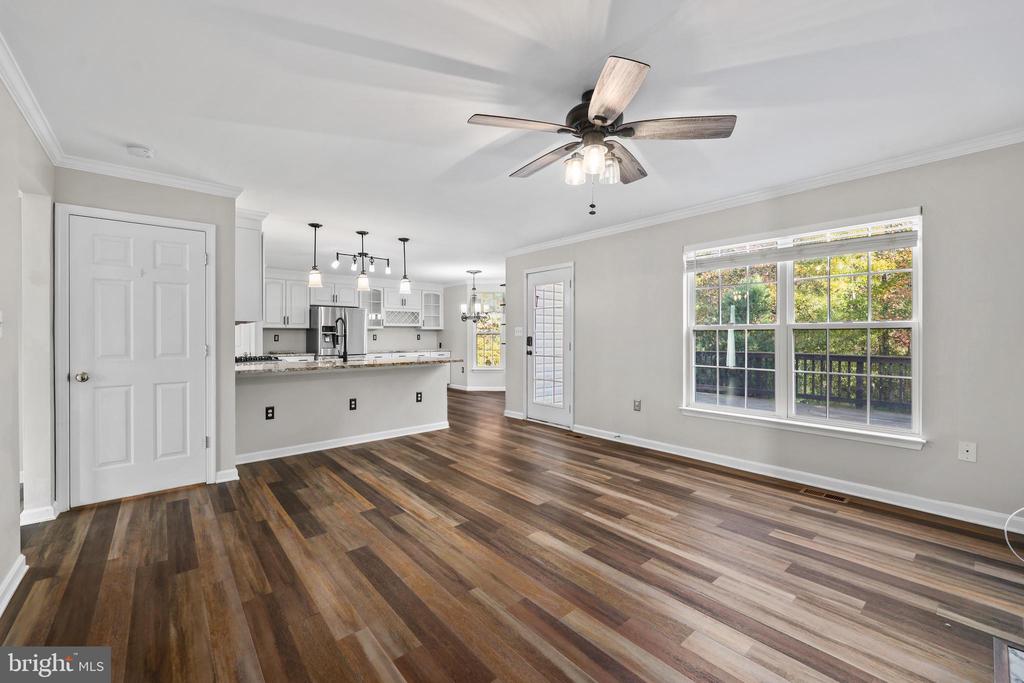 6803 ROBNEL COURT