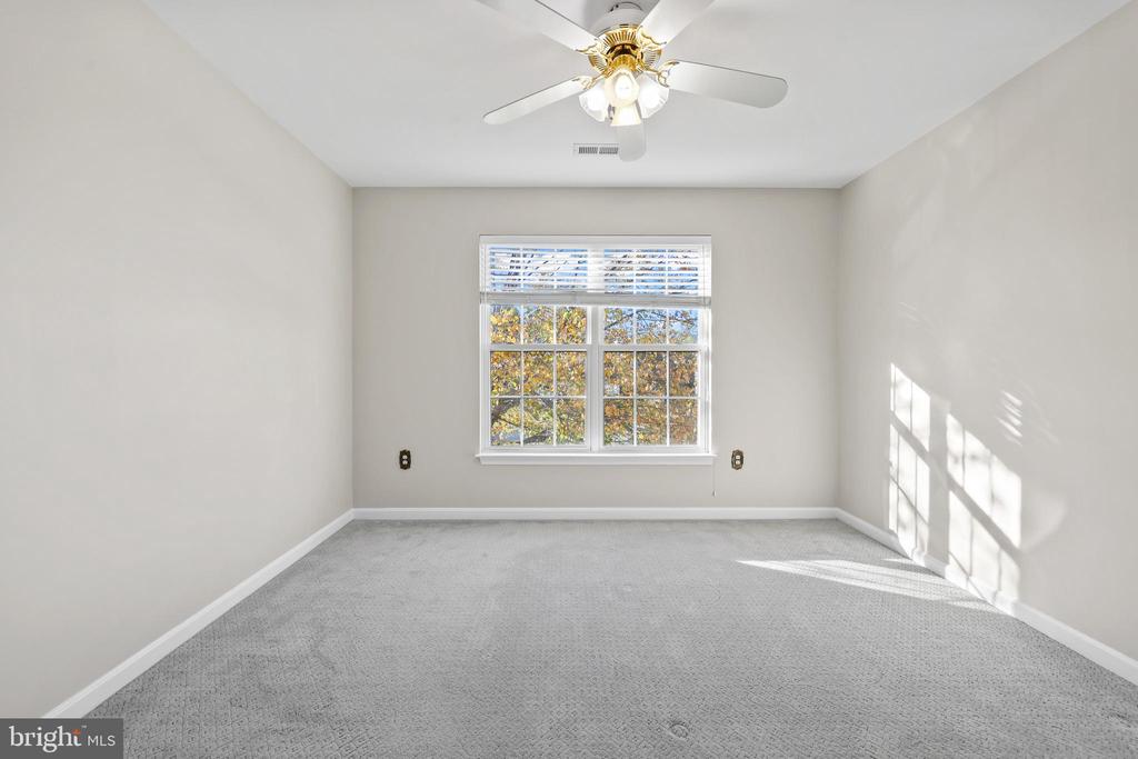 6803 ROBNEL COURT