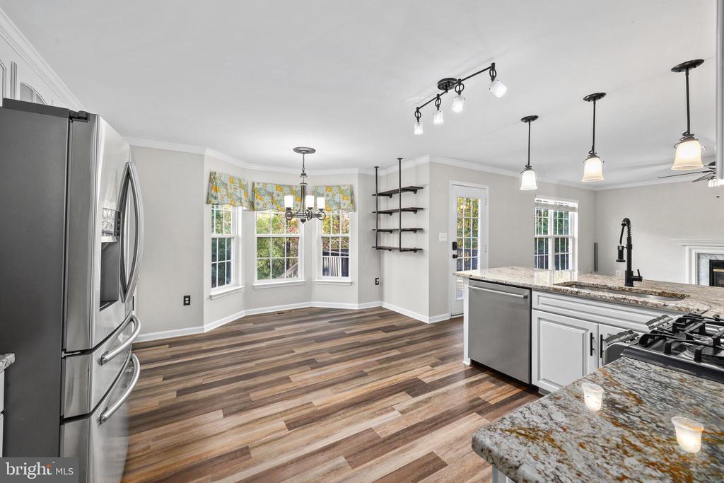 6803 ROBNEL COURT