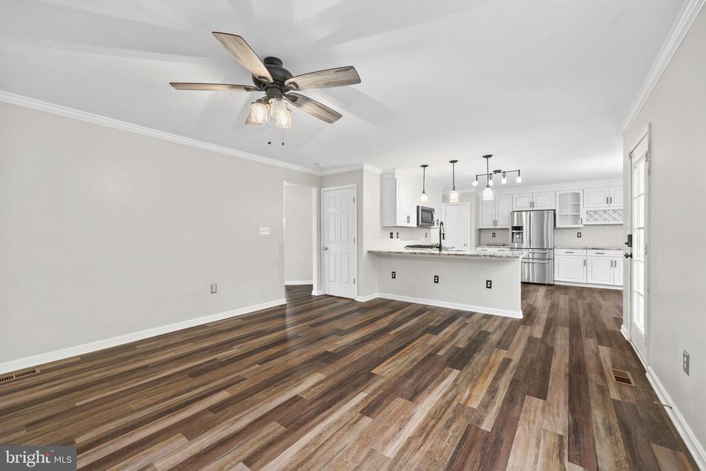 6803 ROBNEL COURT